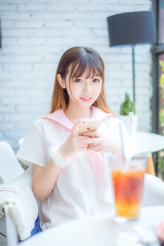 “看来诸位将军，如今并无斩我之意，不知此刻，这大营之中，何人可以做主？”庞统微笑着看向众将，自动将刘璝排除在外。